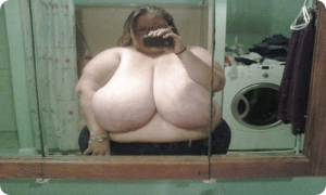 超乳デブの自撮り